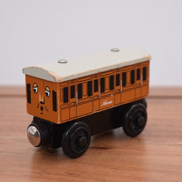 Annie Passenger Coach Car 2003 - Thomas Friends Wooden Railway Train Tank - GUC - Picture 3 of 7